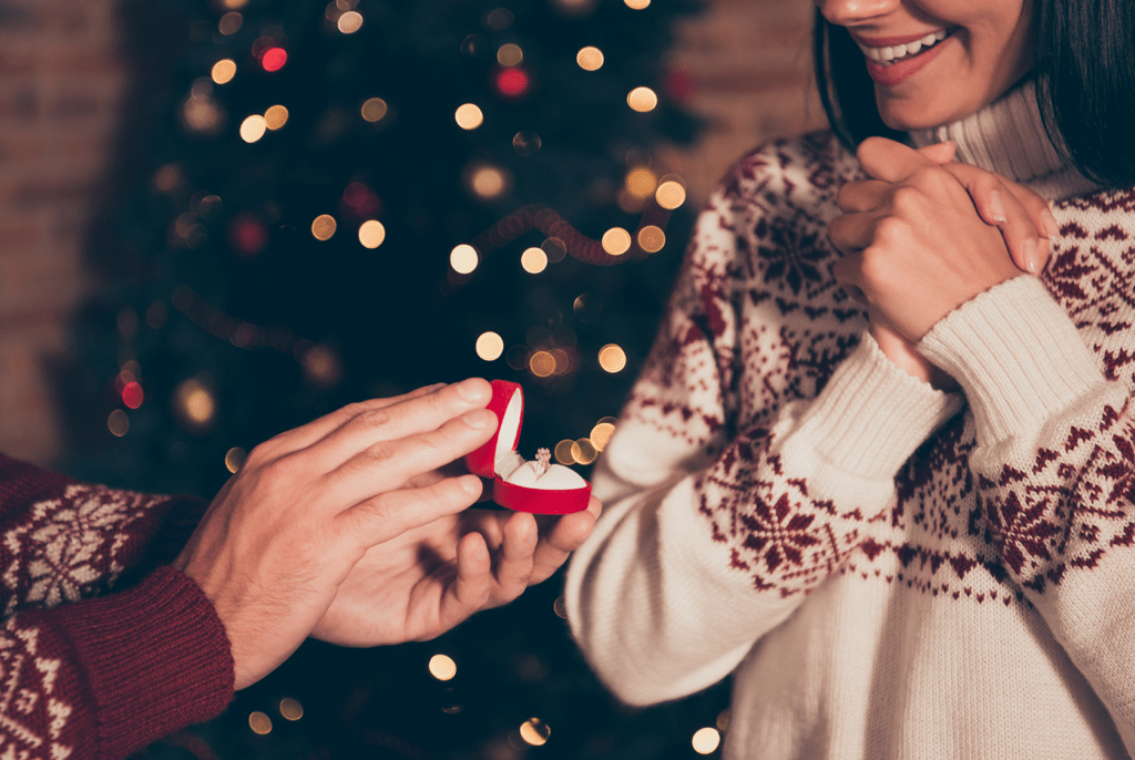 man proposing to woman on Christmas